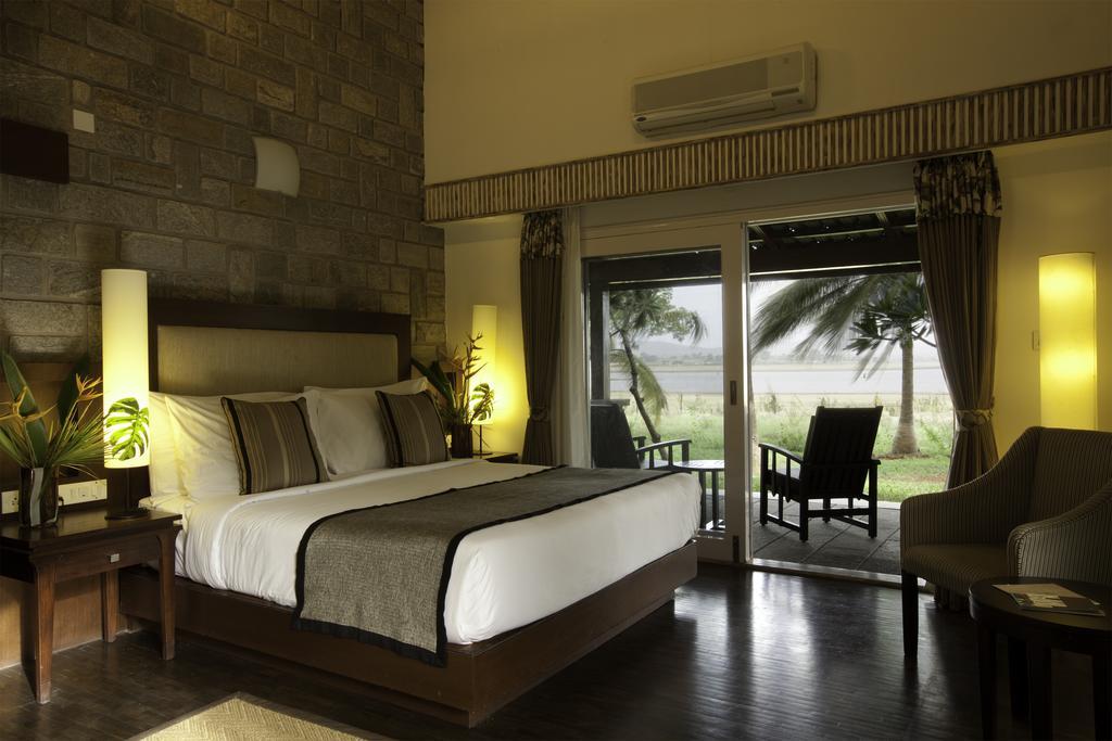 The Serai Kabini Hotel Begur Bagian luar foto